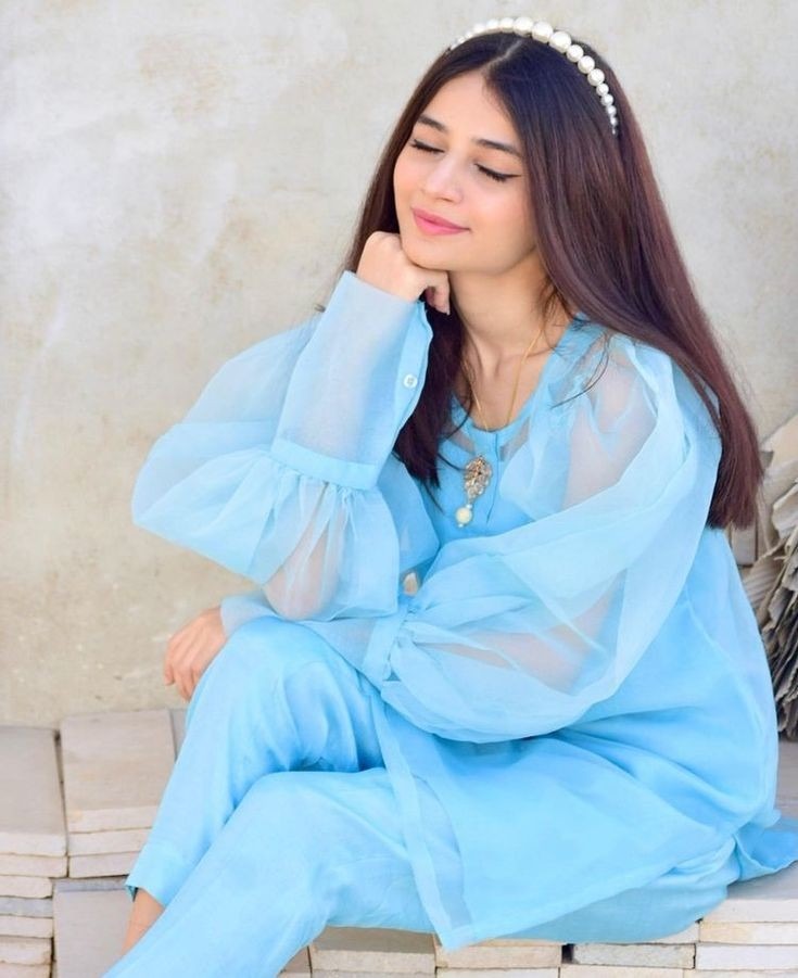 beautiful simple girl pic