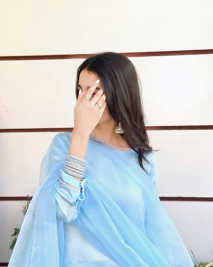 stylish simple girl photo